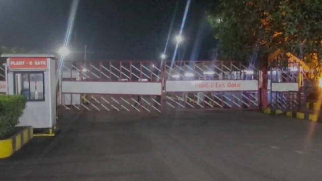 સુરત, હજીરા, આર્સેલર મિત્તલ નિપ્પોન સ્ટીલ પ્લાન્ટ, અકસ્માતમાં ચારનાં મૃત્યુ, સુરત પોલીસ, ઇન્ડસ્ટ્રિયલ અકસ્માત