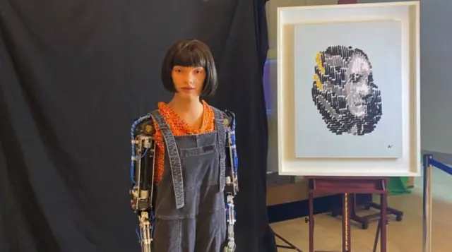 એઇડા રોબોટ છે