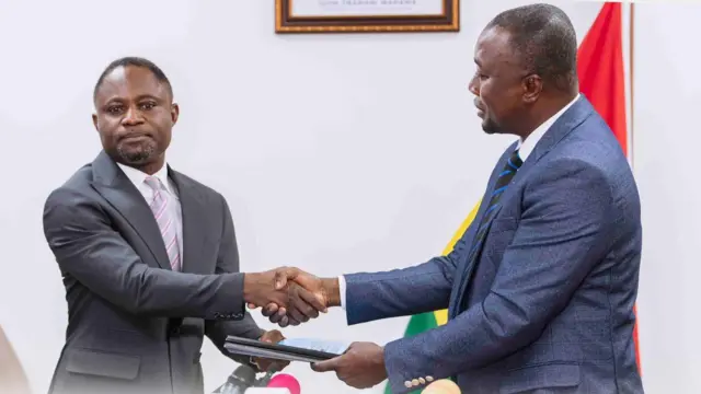 Health minister receives report from the committee