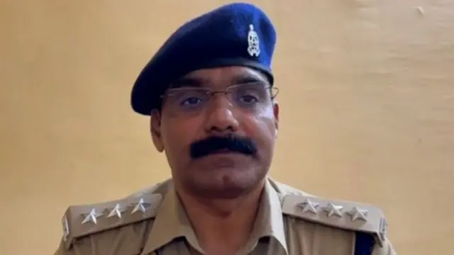 పోలీసు అధికారి