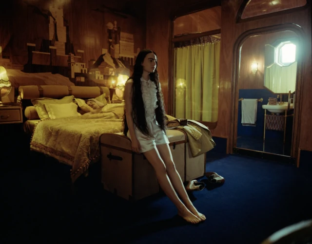 إيما ستون ومارك رافالو في فيلم "كائنات مسكينة"