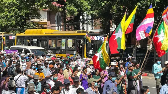 ရန်ကုန်၊ ဆူးလေမှာ ပြုလုပ်တဲ့ စစ်တပ် ထောက်ခံပွဲ