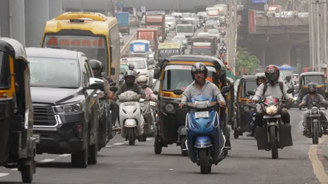गेल्या तीन दशकांमध्ये खाजगी गाड्यांची वाढ झाली.