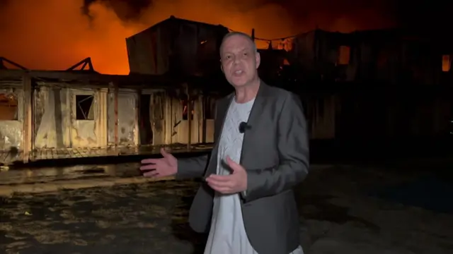 امید کمپ د اور په لمبو کې سوځېده.