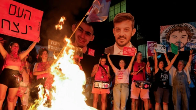 Manifestación en la noche del jueves en Israel para pedir la liberación de los rehenes israelíes secuestrados en Gaza.