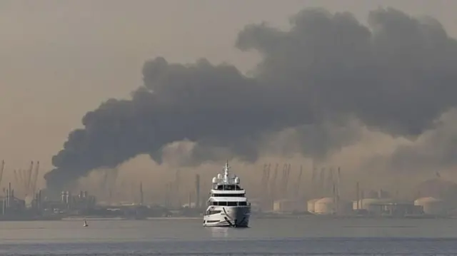 બીબીસી ગુજરાતી અમેરિકા ઇઝરાયલ ઈરાન યુદ્ધ અખાત પાણી તંગી વોટર ડિસેલિનેશન પ્લાન્ટ