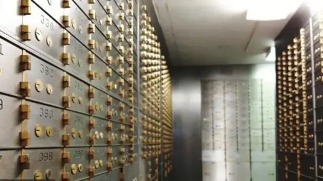 ব্যাংকের লকার