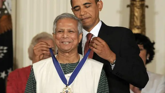 অধ্যাপক ইউনূস হলেন পৃথিবীতে সাতজন ব্যক্তির মধ্যে অন্যতম যিনি নোবেল, ইউএস কংগ্রেসনাল গোল্ড মেডেল এবং ইউএস প্রেসিডেন্সিয়াল মেডেল অব ফ্রিডম পেয়েছেন।