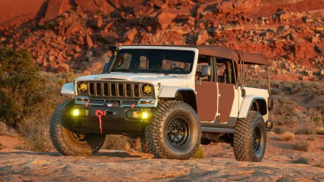 کانسپت کان‌وی به سابقه جیپ در ساخت ماشین‌های نظامی اشاره می‌کند