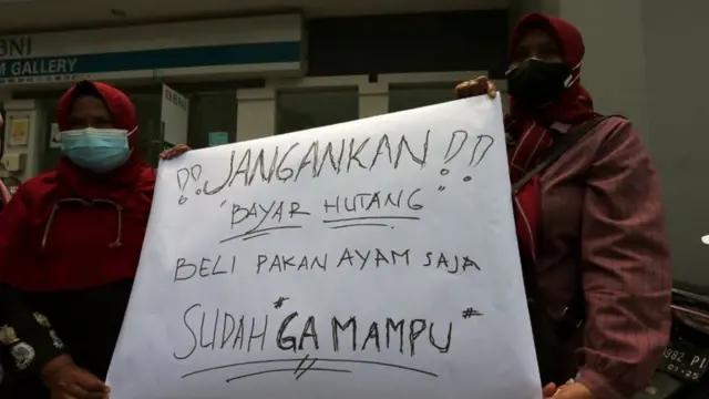 Bagi sebagian warga, pinjaman sangat penting untuk produktivitas usaha, akan tetapi tak sedikit yang meminjam untuk konsumsi.