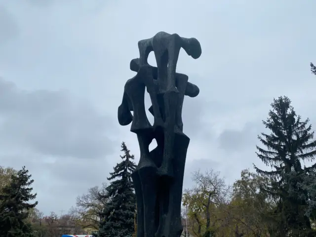 споменик Балада вешаних у Суботици