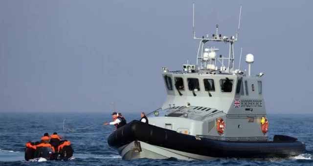 صدها قایق توسط نیروهای مرزی در آب های بریتانیا رهگیری شده اند