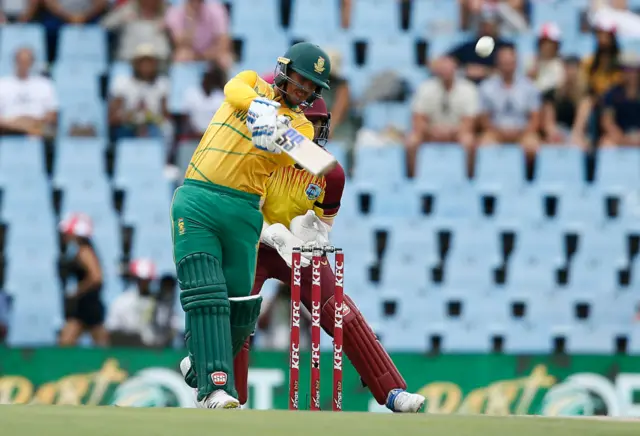 தென் ஆப்ரிக்கா மீண்டும் அசாத்திய சாதனை