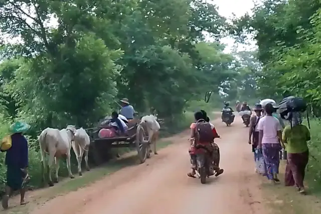 ကနီ၊ ချင်းတွင်းမြစ်တလျှောက် ရွာခံတွေစစ်တိမ်းရှောင်ရ 