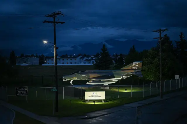 Cổng vào căn cứ Elmendorf-Richardson tại thành phố Anchorage, Alaska chụp vào ngày 13/8/2025