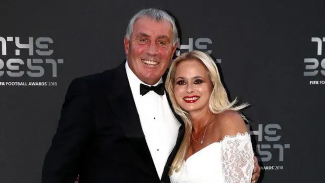 پیتر و استف در مراسم اهدای یک جایزه در سال ۲۰۱۸، زمانی که او از اعتیاد به قمار نجات پیدا کرده بود اما هنوز این ماجرا را علنی نکرده بود