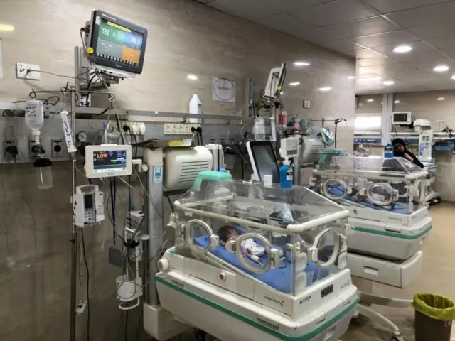 नियोनेटल इंटेंसिव्ह केअर युनिट