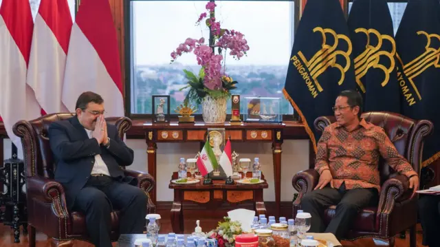 Duta Besar Iran untuk Indonesia, Mohammad Boroujerdi, menemui Menteri Hukum Supratman Andi Agtas.