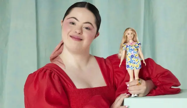 الی با حضور خود به عنوان مدل در رقابت‌ها و برنامه‌های بزرگ‌ترین نام‌های صنعت مد مانند گوچی و آدیداس کاری تاریخ‌ساز انجام داد. در ماه مه او یکی از ستاره‌های بریتانیا بر جلد مجله ووگ خواهد بود.