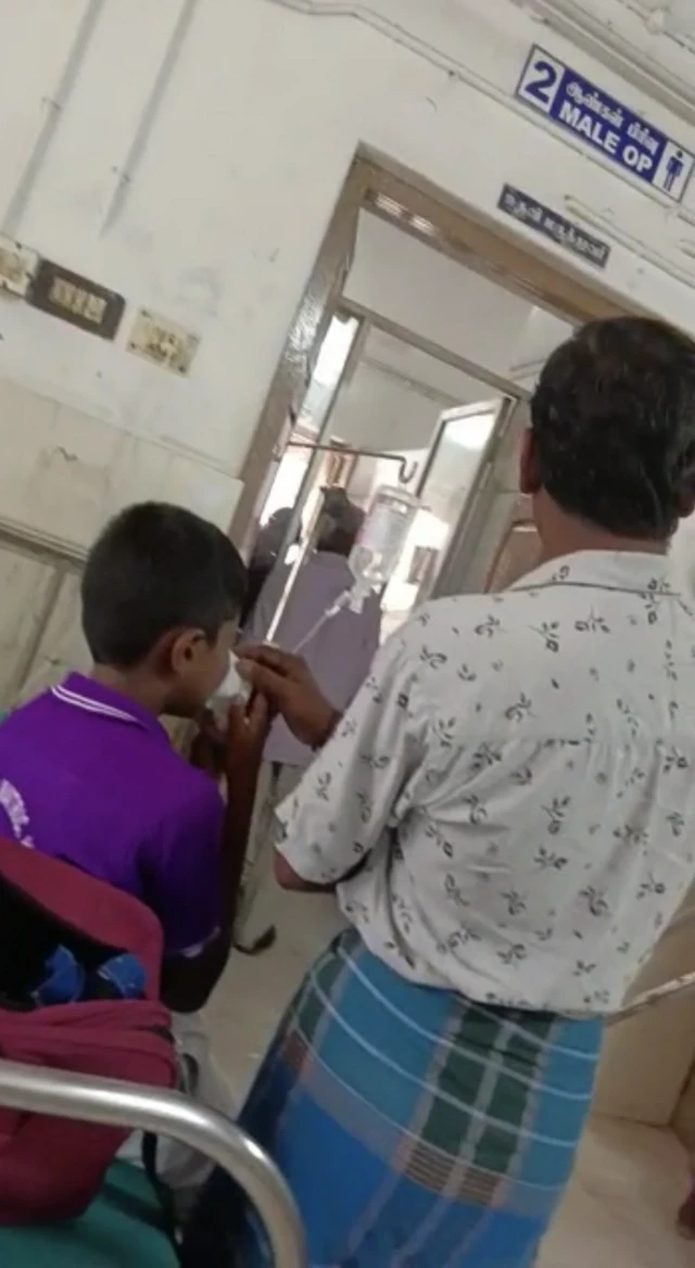 ஆக்சிஜன் கவசத்துக்கு பதிலாக டீ-கப் அரசு மருத்துவமனையில் நடந்தது என்ன?