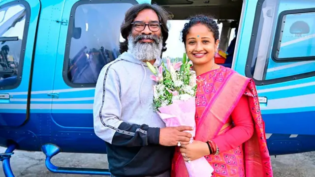 पति हेमंत सोरेन के साथ कल्पना सोरेन