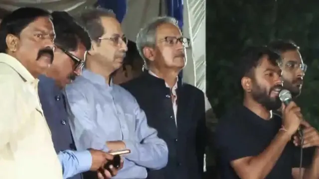 उद्धव ठाकरे यांची जंतर मंतरवर उपस्थिती