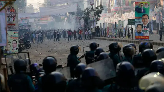 নয়াপল্টনে ধাওয়া পাল্টা ধাওয়া