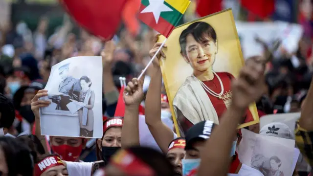 মিয়ানমারে অং সান সু চির ব্যাপক জনসমর্থন রয়েছে।