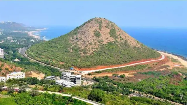 రుషికొండపై నిర్మాణాలు