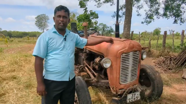 எங்களுக்கு அப்போது சரியான கஷ்டம். இந்த திட்டத்தில் ஊக்கமளிக்கப்பட்டவன் என்ற விதத்தில் அம்மாவை ஊக்கப்படுத்தி,அந்தட காணியில் உளுந்து விதைத்தோம். உளுந்து மட்டுமல்ல எல்லா விதமான தானியங்களையும் விதைத்தோம். அந்த வருடத்தின் பின்னர் தான் மூன்று நேரமும் தானியங்களை அவித்து சாப்பிட்டோம். போஷாக்காத மனிதர்களாக 95ம் ஆண்டுக்கு பிறகு தான் எங்களால் உருவெடுக்க முடிந்தது." என அவர் குறிப்பிடுகின்றார். அன்று முதல் தொடர்ந்து இன்று வரை தமிழீழ விடுதலைப் புலிகளில், தமிழீழ பொருண்மிய மேம்பாட்டு கொள்கைகளில் ஈடுபட்டு வருவதாக அவர் கூறுகின்றார். விடுதலைப் புலிகள் அமைப்பினால் வெளியிடப்பட்ட சுதந்திர பறவைகள், விடுதலைப் புலிகள், ஈழநாதம் போன்ற பத்திரிகைகளில் பொருண்மியம் சார்ந்த கட்டுரைகள் வெளியிடப்படுவதாகவும், அந்த கட்டுரைகளை தான் தேடிச் சென்று வாசித்து வருவதாகவும் அவர் குறிப்பிடுகின்றார்.