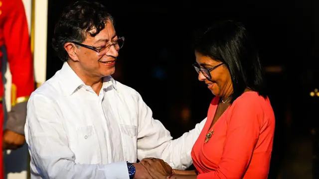 Gustavo Petro, durante la visita a Delcy Rodríguez, presidenta de Venezuela, en abril de 2026.