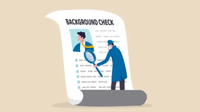 ইন্টারপোল সেই কাগজপত্র যাচাই বাছাই করে সিদ্ধান্ত নিয়ে থাকে যে তার বিরুদ্ধে কোন নোটিশ জারি করা হবে কি হবে না। 