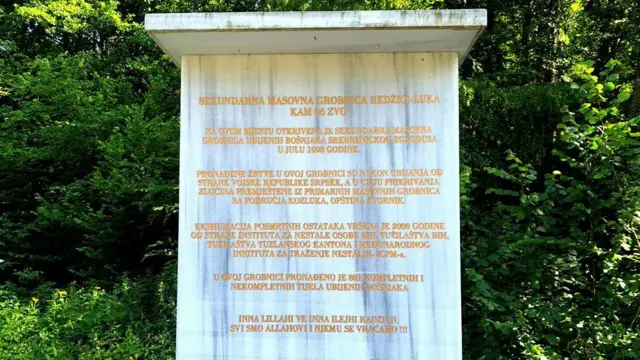 Spomen obeležje jedne od 13 sekundarnih masovnih grobnica u Kamenici