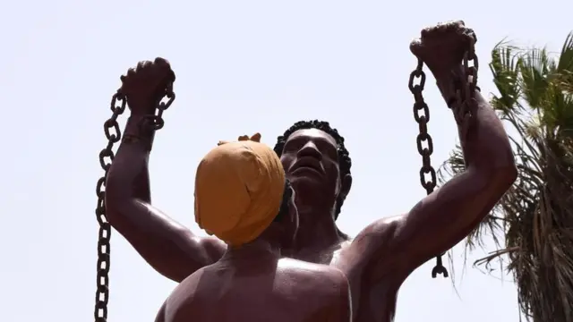 Ihe akpụrụ akpụ na-egosi ohu nwoke na nwaanyị