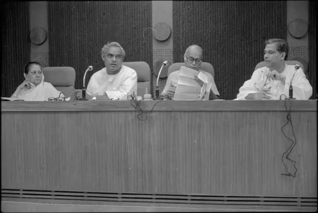 અટલબિહારી વાજપાઈ, લાલકૃષ્ણ અડવાણી, ભાજપ, ભાજપ સ્થાપ્ના