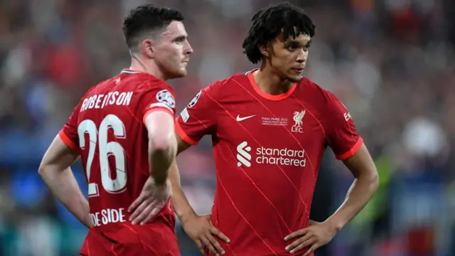 ترنت الکساندر آرنولد (راست) و اندی رابرتسون، بال‌های لیورپول از مهم‌ترین بازیکنان این تیم در سال‌های اخیر بوده‌اند