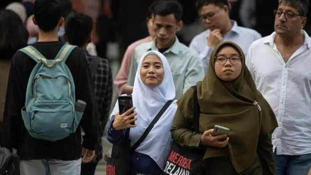 Warga kelas menengah dan pekerja di Indonesia berperan penting dalam mendukung pertumbuhan perekonomian nasional.