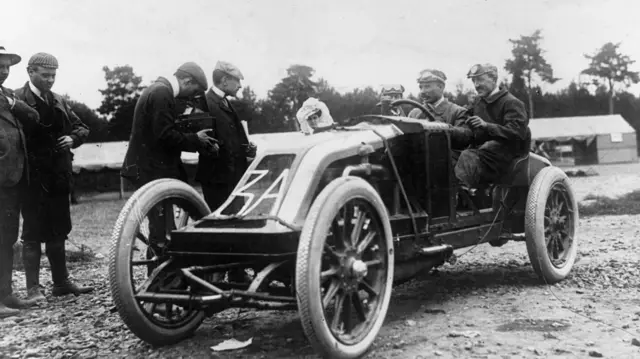 اولین گراند‌ پری سال ۱۹۰۶ در فرانسه برگزار شد
