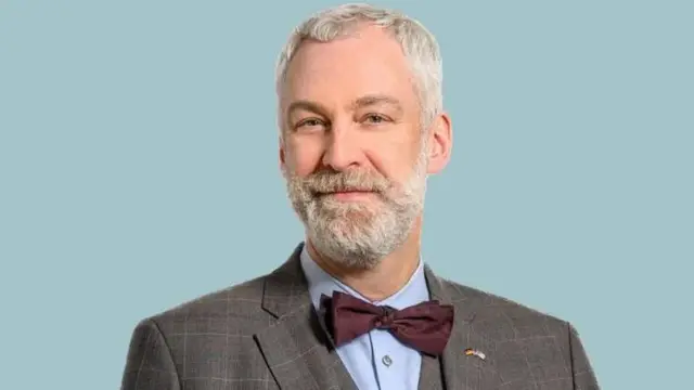 அணு ஆயுதங்களை இங்கிலாந்திற்கு அனுப்பும் அமெரிக்கா