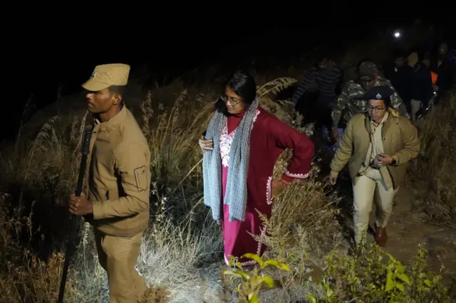 நீலகிரி: மீண்டும் ஒரு 'மஞ்சுமல் பாய்ஸ்' சம்பவம்: மலையில் விழுந்து உயிரோடு மீட்கப்பட்ட இளைஞர்!