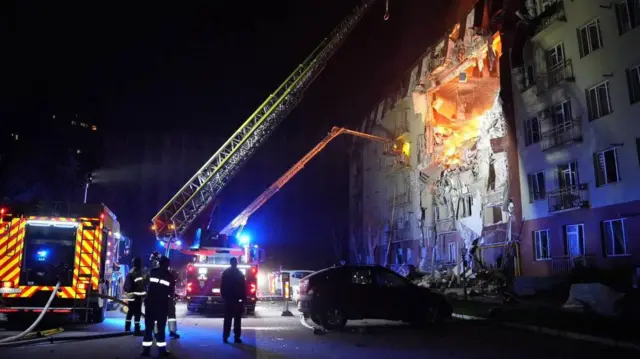 Наслідки російського обстрілу в Одесі у ніч проти 6 квітня 2026 року