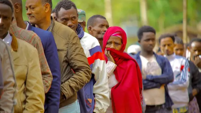 Namoota sagalee kennuuf hiriiranii jiran