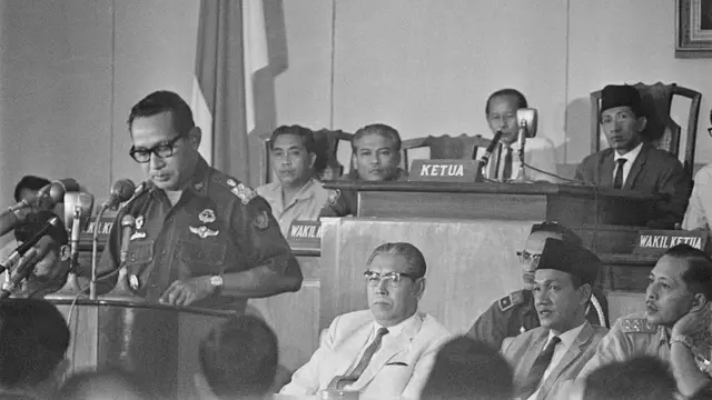 Suharto memberikan pidato