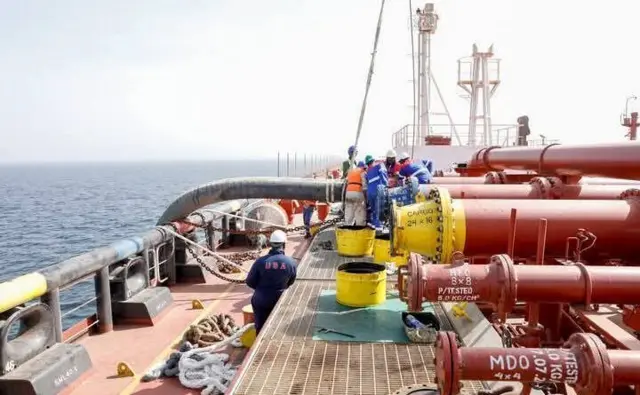 Raffinage de pétrole brut par la Société Africaine de Raffinage (Images de la première opération de raffinage)