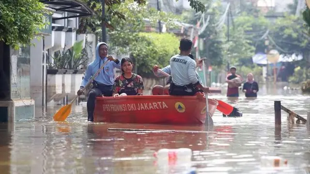     Banjir setinggi satu hingga dua meter di kompleks IKPN sejak Selasa (04/03) disebabkan oleh luapan Sungai Pesanggrahan.