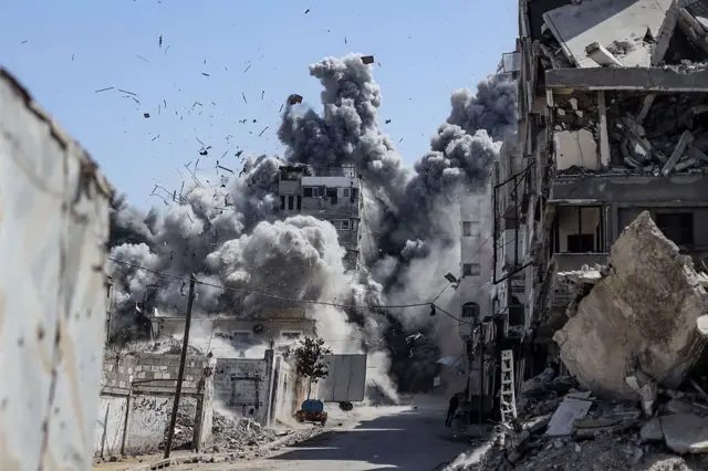 ترامب يشير إلى فرص حقيقية لتحقيق إنجازات بالشرق الأوسط ، وحماس تحذر إسرائيل حياة أسيرين في خطر 