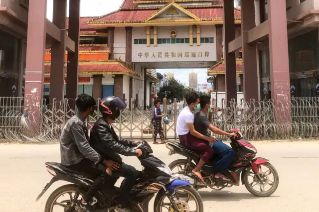 ၂၀၁၉ ခုနှစ် ကိုဗစ်ကူးစက်မှု ကာကွယ်ရေး လုပ်ဆောင်ထားချိန် တရုတ်-မြန်မာနယ်စပ် မူဆယ်မြို့မြင်ကွင်း (ပုံဟောင်း)