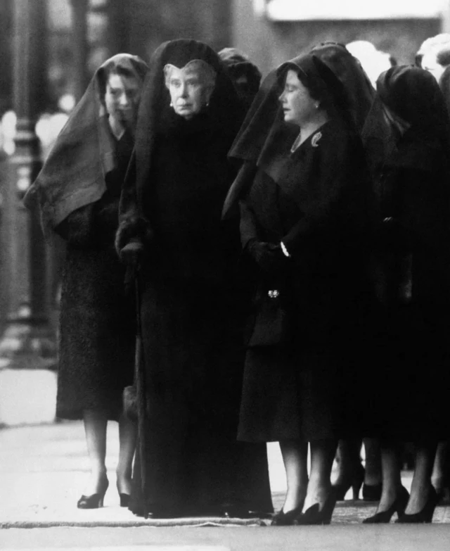 король Жорж VI’нын акыркы сапарга узатуу зыйнаты