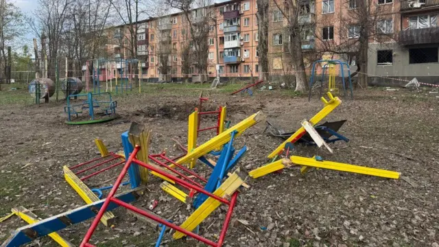Під час нальоту шахедів вночі один із дронів влучив в інший дитячий майданчик у Кривому Розі 