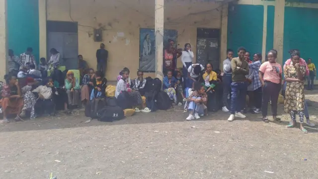 ወደ ወልድያ ዩኒቨርሲቲ ለመጓዝ የተዘጋጁ የአላማጣ ከተማ የ12ተኛ ክፍል ተማሪዎች